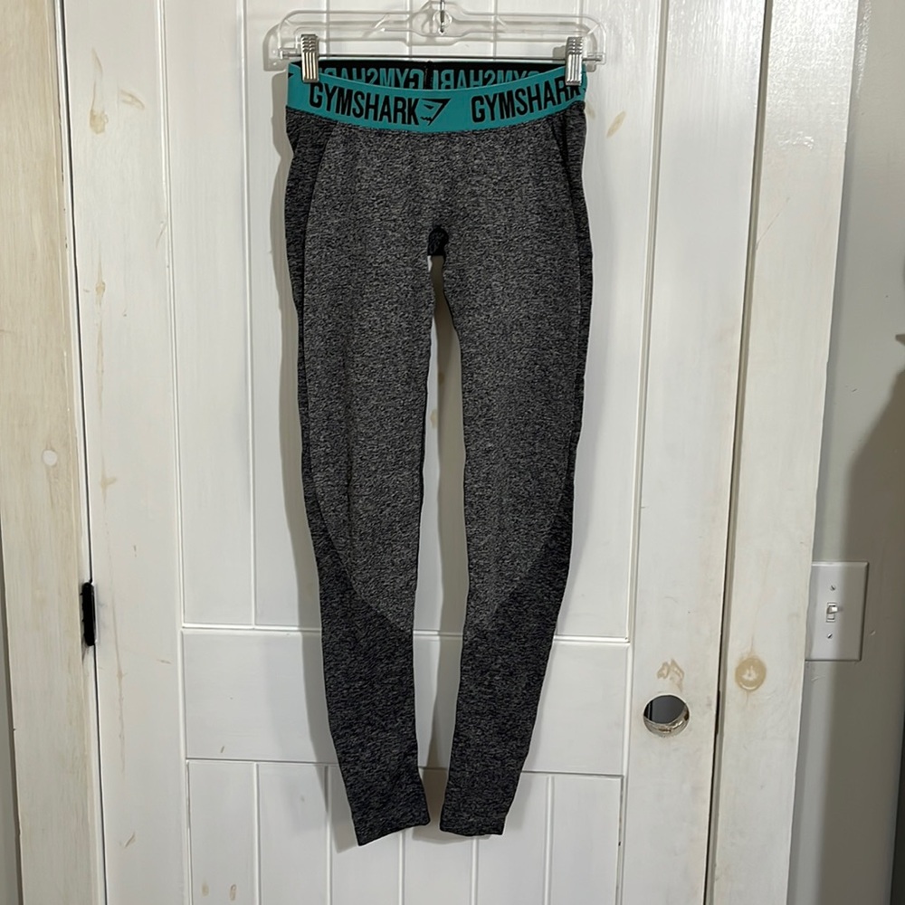 Gymshark seamless grey elastic waistband leggings. Size medium.